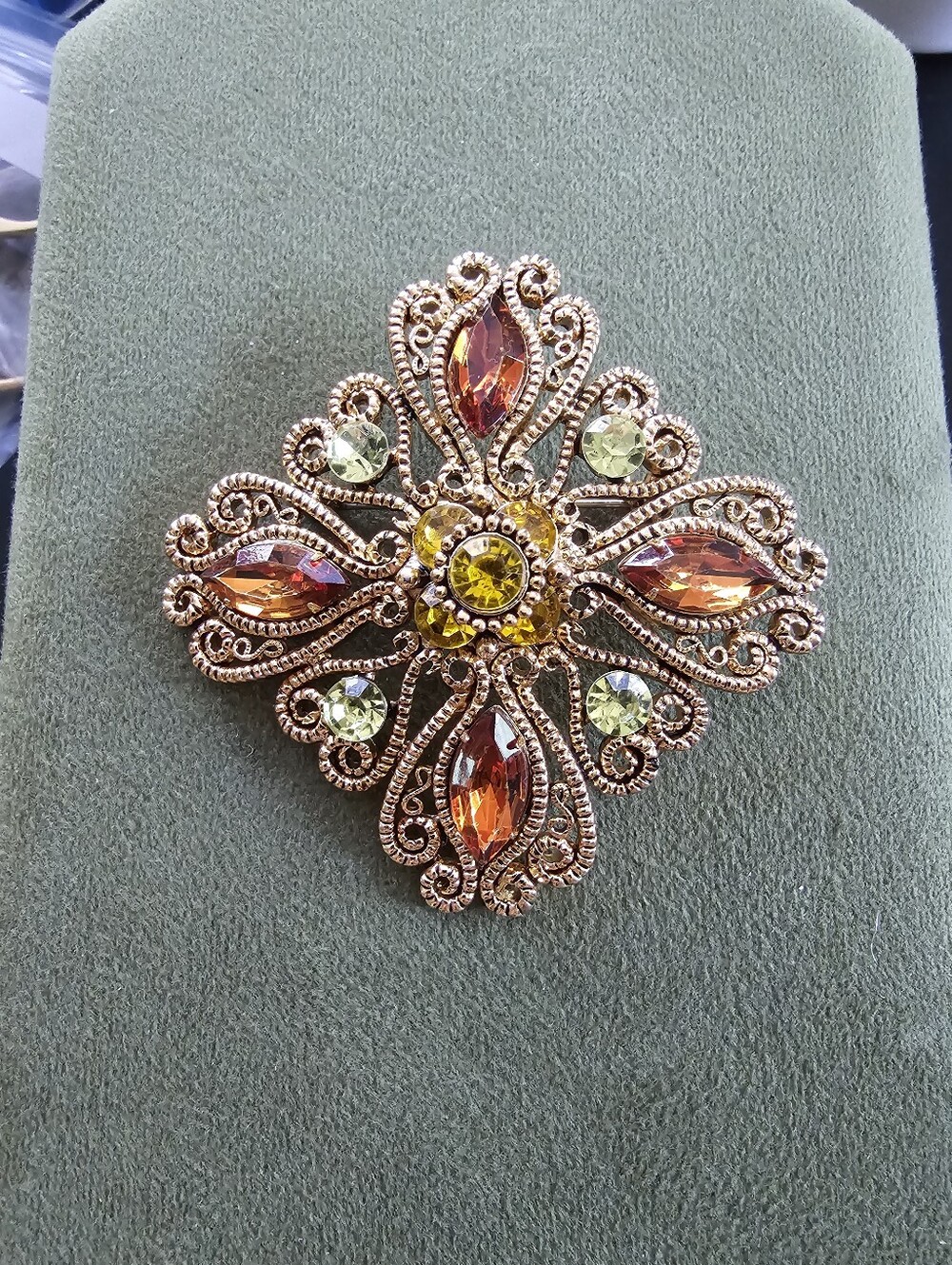 Vibtage Brooch